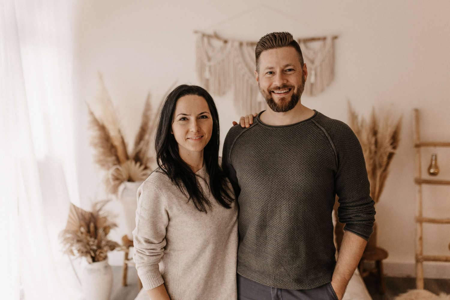 Corinna und Joel von Calm Elephant - edle Akupressurmatten von einem Familienunternehmen